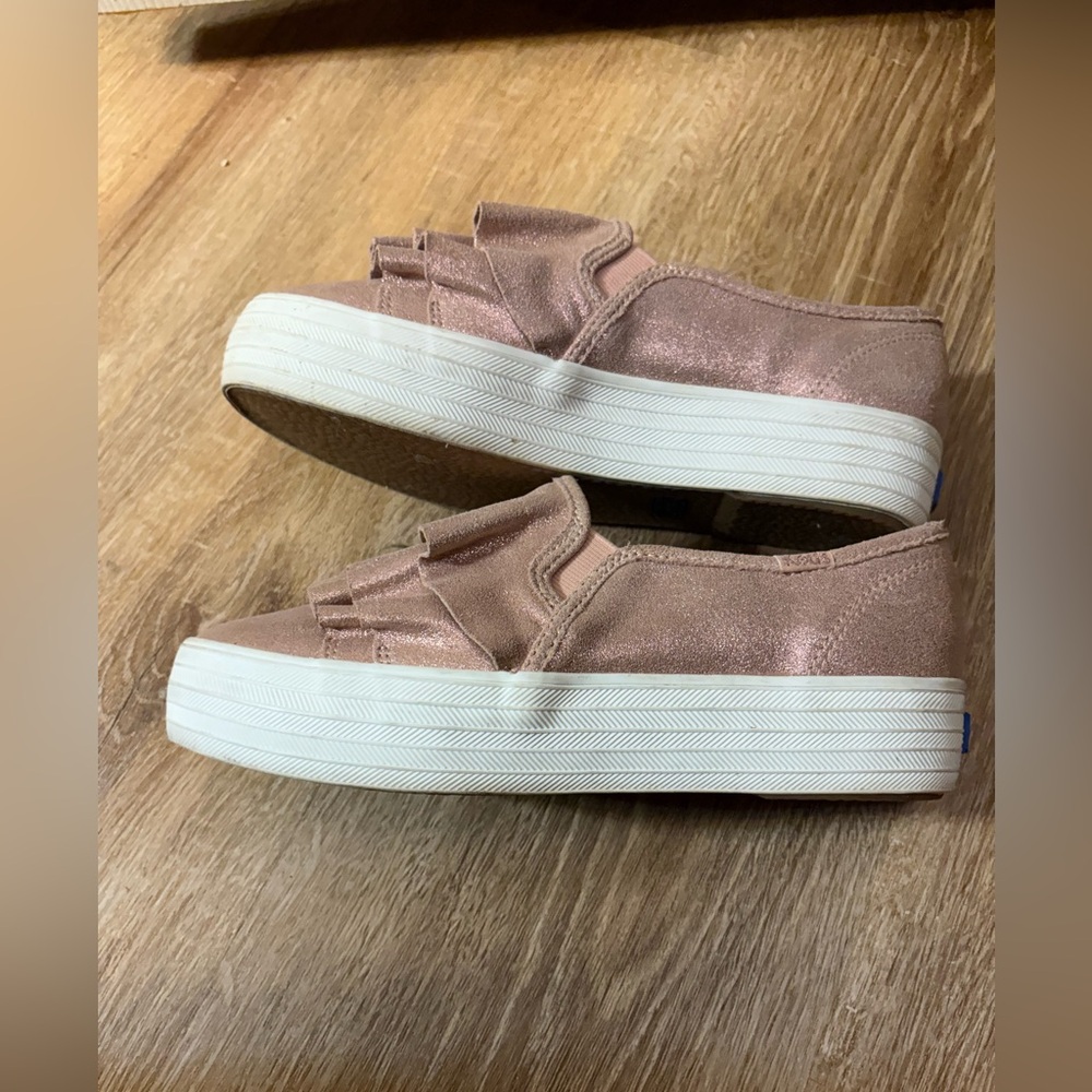 Women's Ruffled Slip-On Sneakers - Picture 4 of 6